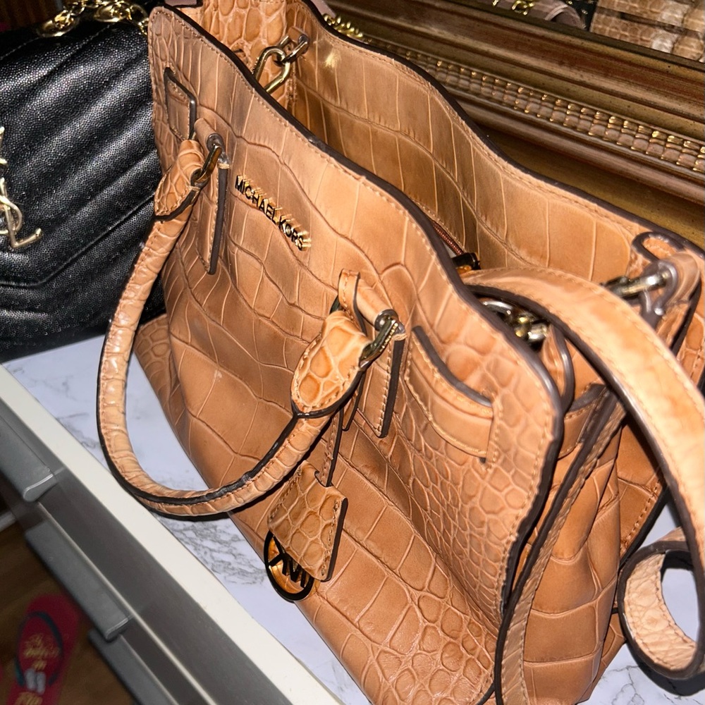 Michael Kors Medium sized purse with strap